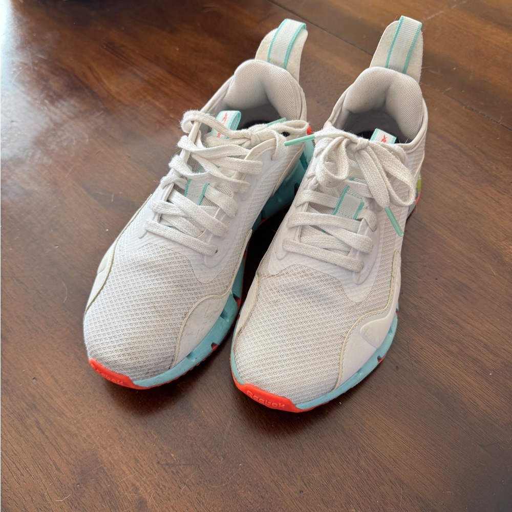 Reebok Woman’s size 7.5 Waking Shoe Comfort Footbed “Ortholite”